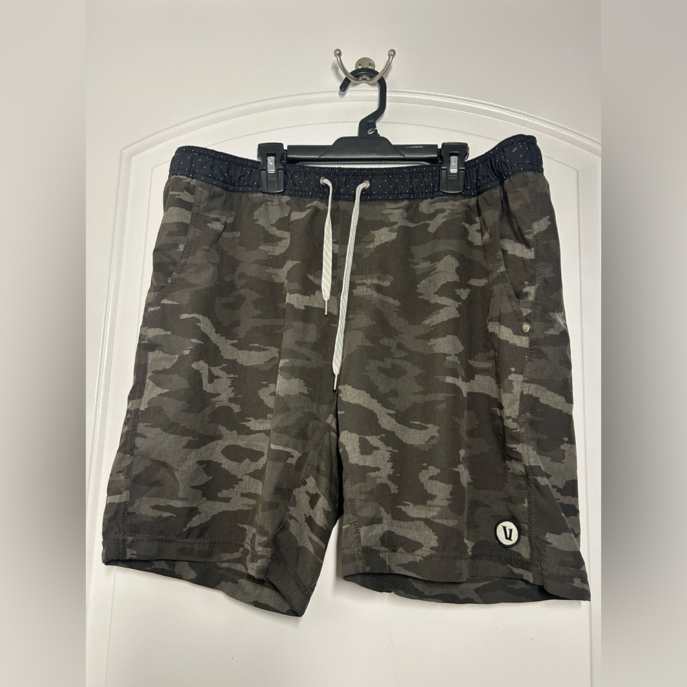 VUORI Men’s Kore Short Grey Camo Size XL Athletic Athleisure Minimalist outdoor